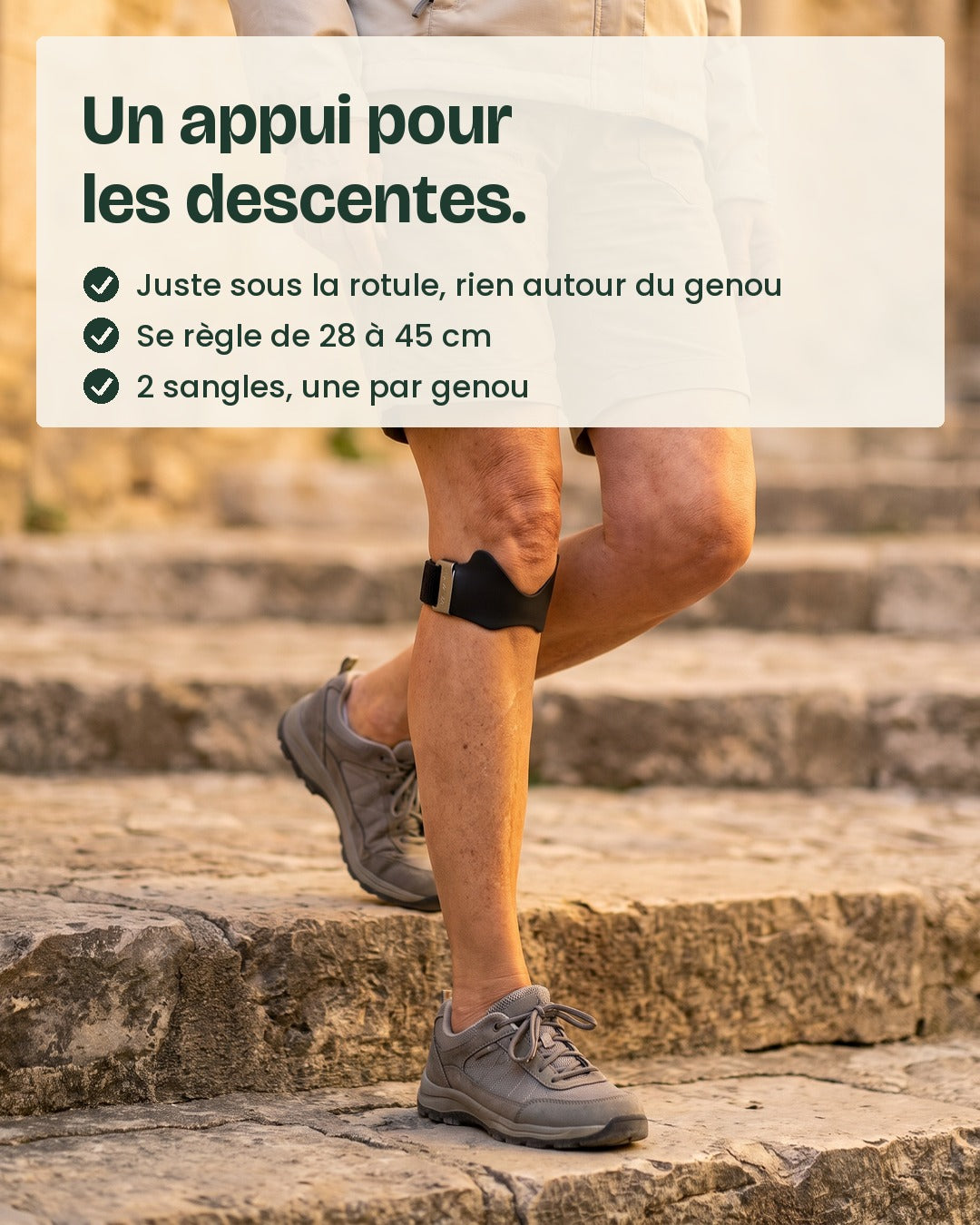 Sangle de genou Gambadine noire, portée juste sous la rotule, dans un escalier de pierre